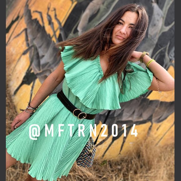 SOLD! BLOGGERS' FAVE!!! ZARA Short V-Neck Dress* - Picture 9 of 16